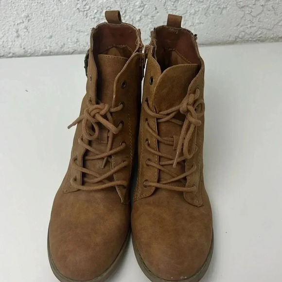 Women Boots size 8 1/2 - Picture 16 of 16